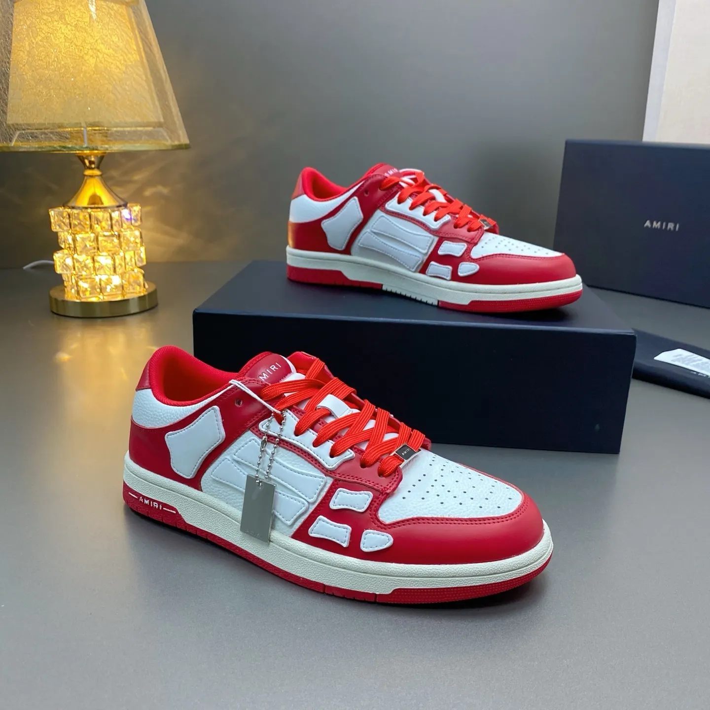 p580🐮🐮AMIRI Couple Style👑 The latest The Pacific Series Couple Style💀🦴Bone Stars Casual Sports Shoes Skateboard Shoes✔️ AMIRI's Pacific shoes are a sneaker that combines luxury and street style. Many celebrities and Internet celebrities have the same style. Its design and workmanship are very exquisite. Made of high-grade cow leather, soft to the touch and highly durable. 💎Fabrics: Original custom imported first-layer cowhide 💎Inner lining: Original customized breathable mesh 💎Foot: Original injection molded one-piece, comfortable, wear-resistant and not tiring for feet 💎Outsole: Original 1:1 molded three-color sole Original outsole 💎Sole thickness: 3CM 💎Size: Female 35-40 Male 39-46 💎Price; Top version 👑Special remarks Remark: (Female size 34 40 . Men's sizes 38 45 46 are customized and cannot be returned or exchanged. Please note when ordering! Thank you🤝🤝